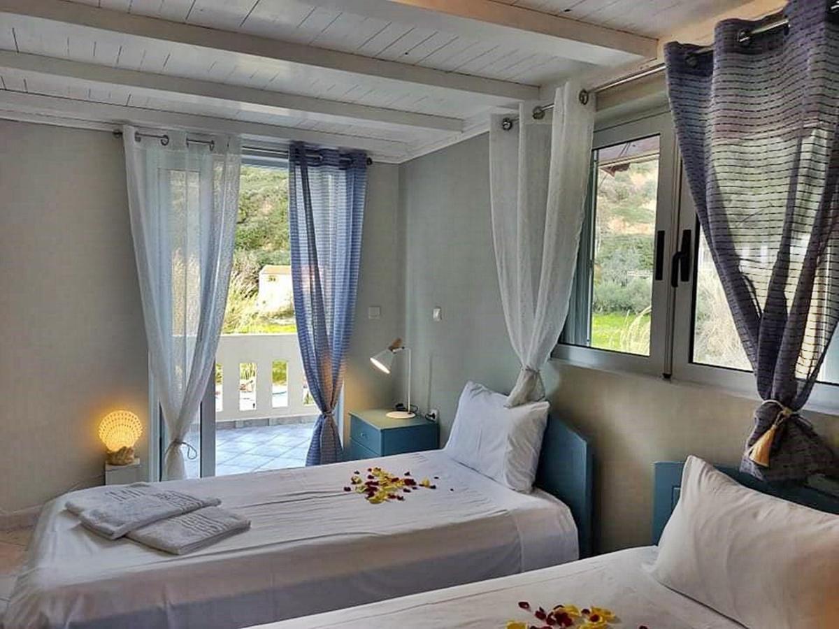 House Just On The Beach -Included 2 Canoe, 2 Bicycles Ravdhoúkha Exterior foto